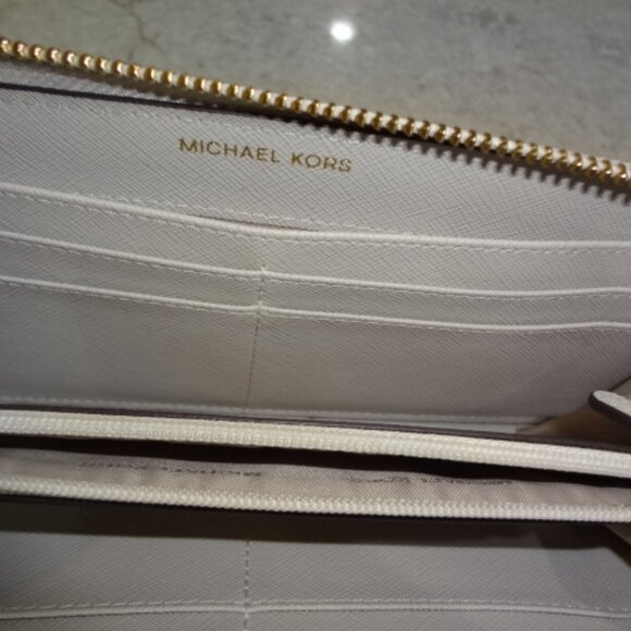 Michael Kors Zipper wallet in Beige with MK Gray Lettering - Picture 3 of 4